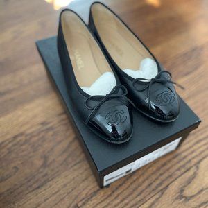 Chanel Black Lambkin & Patent Ballet Flats size 37